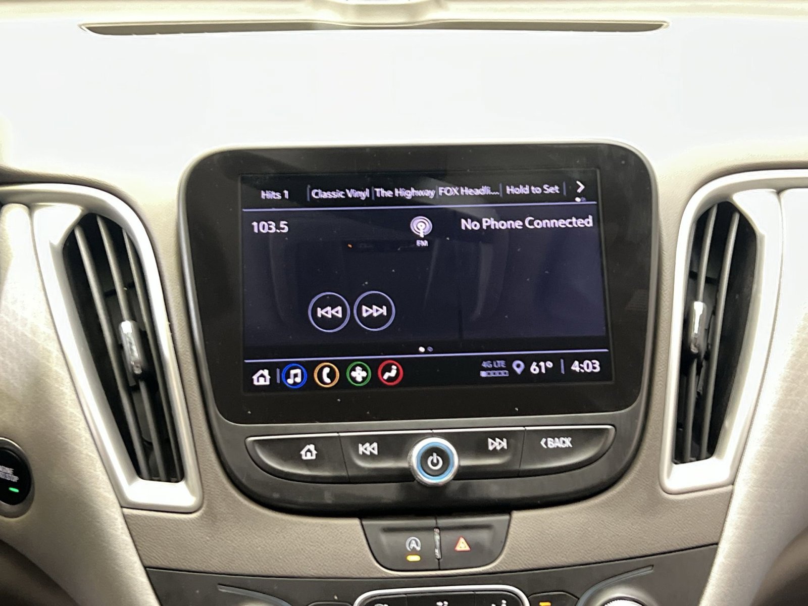 Used 2022 Chevrolet Malibu LT FWD image 19