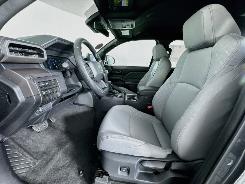 Used 2025 Toyota Tacoma SR5 AWD/4WD image 15