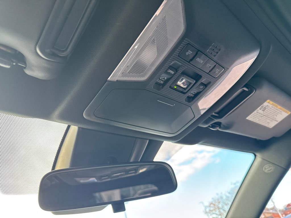 Used 2023 Toyota RAV4 SE image 27