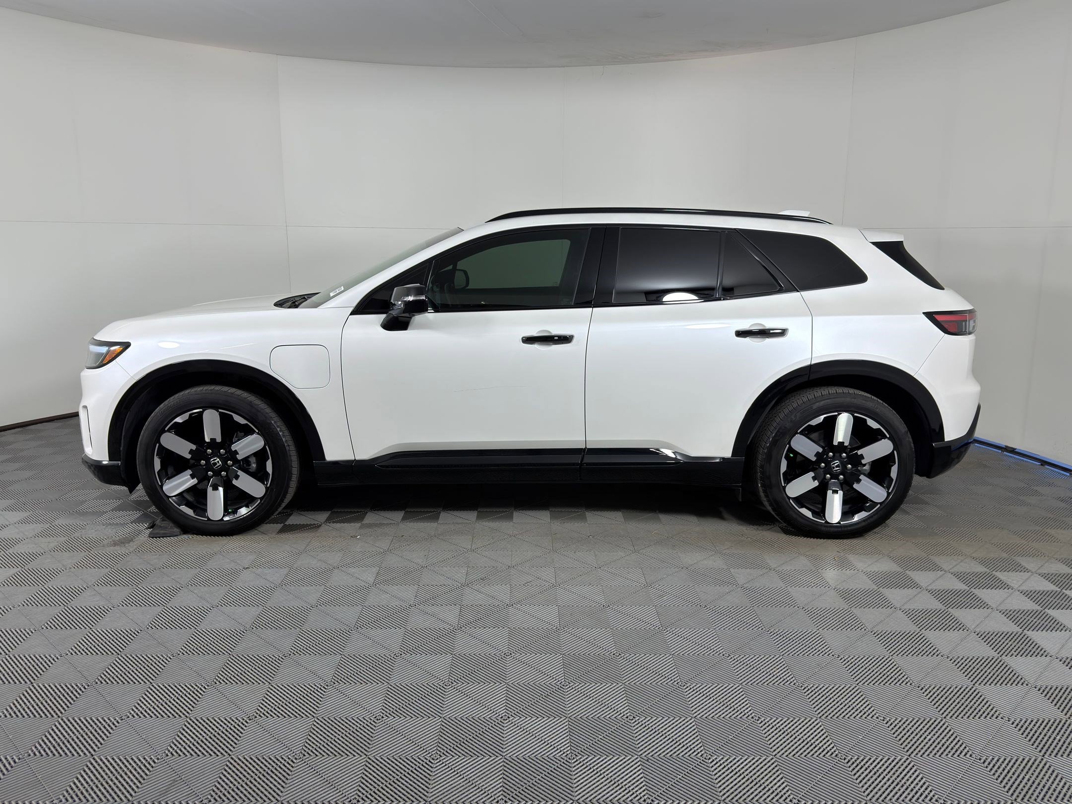 Used 2024 Honda Prologue Elite image 2