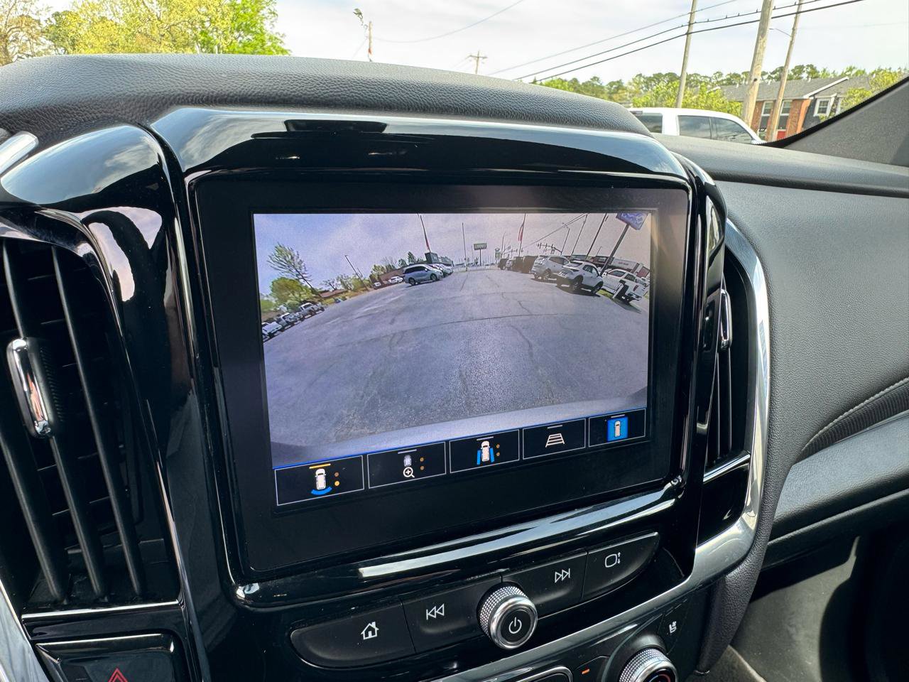 Used 2023 Chevrolet Traverse Premier image 30