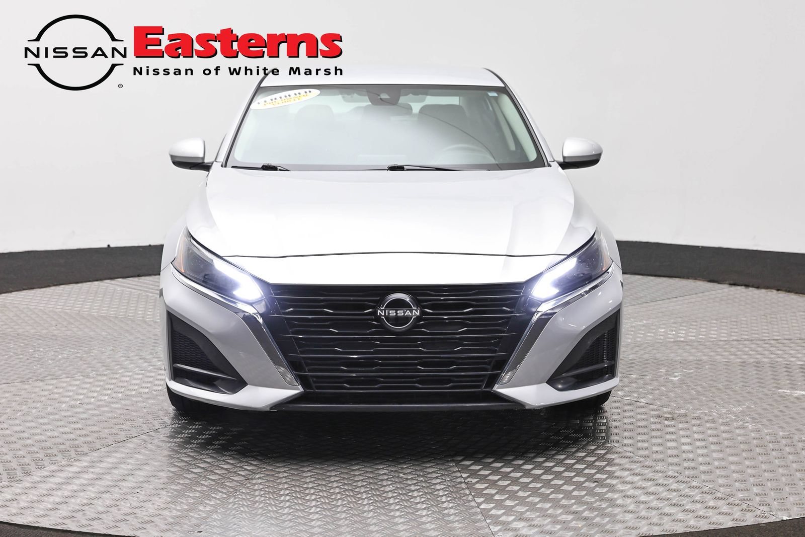 Used 2023 Nissan Altima 2.5 SV FWD image 2