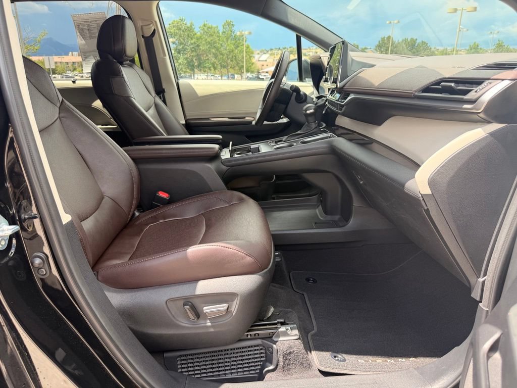 Used 2023 Toyota Sienna Platinum AWD/4WD image 35