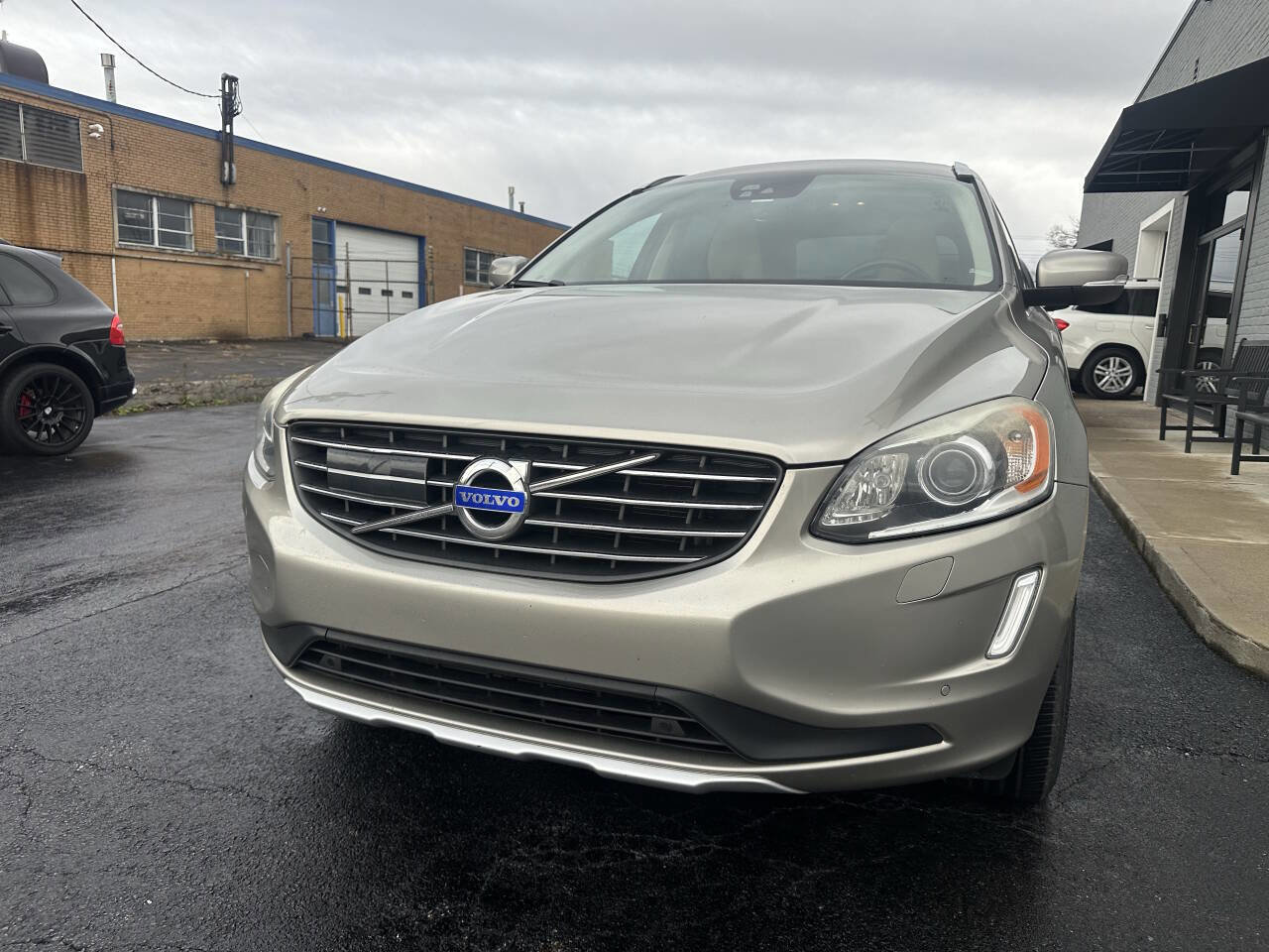 Used 2015 Volvo XC60 T5 Platinum image 1