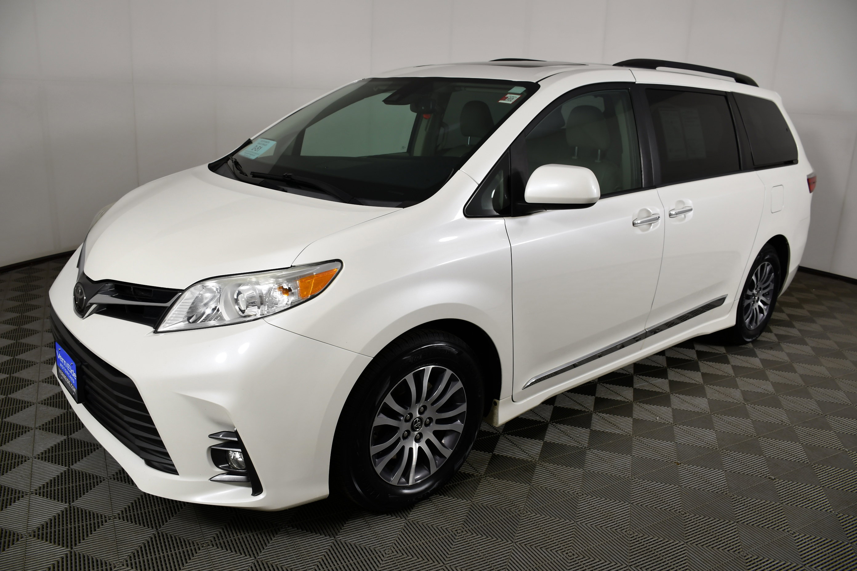 Used 2018 Toyota Sienna XLE FWD image 10