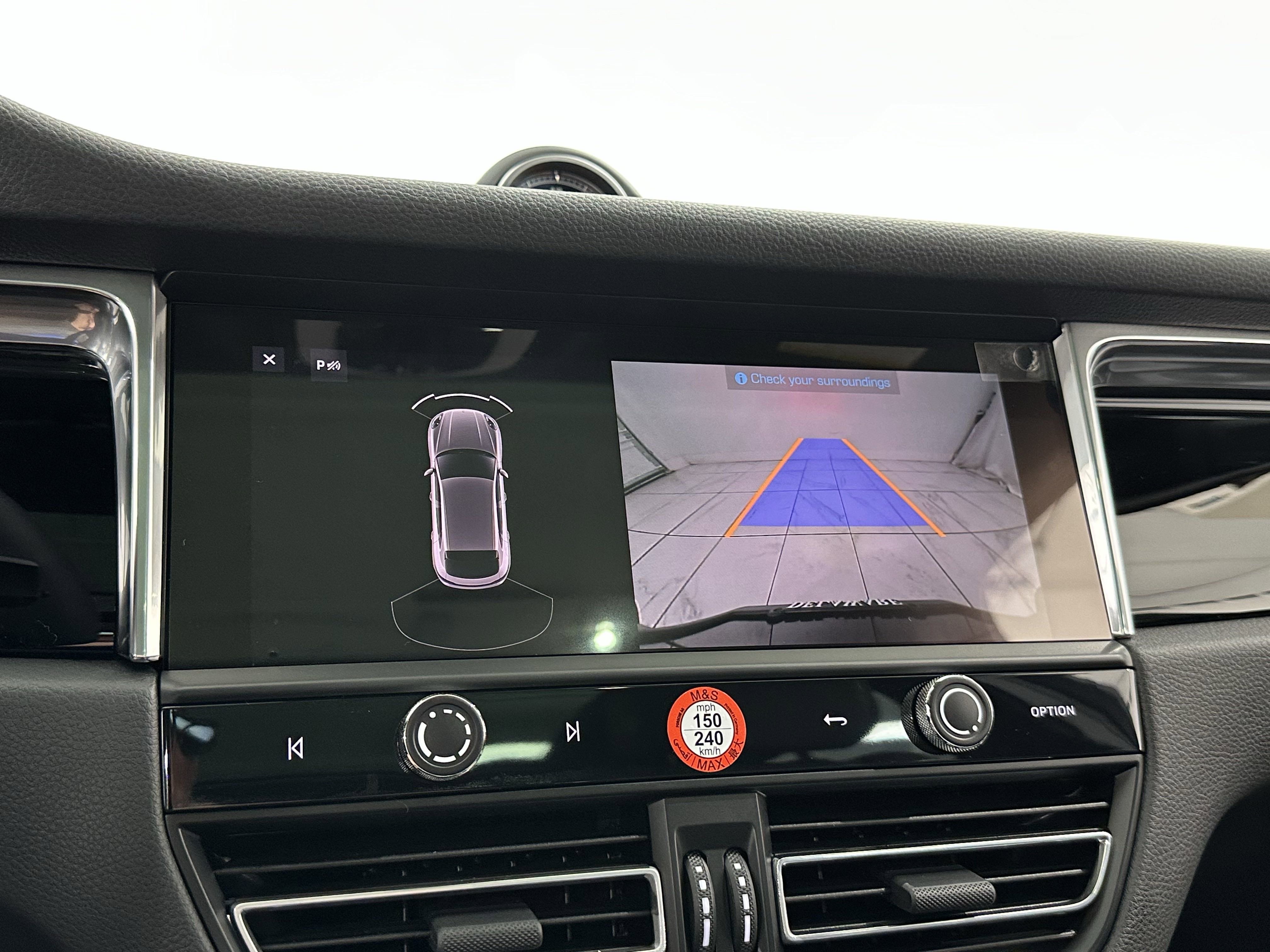 Certified 2025 Porsche Macan image 42