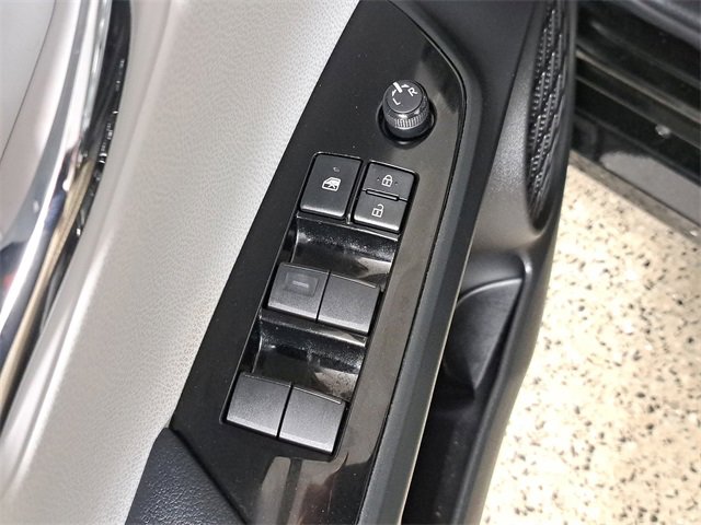 Used 2022 Toyota Prius XLE image 22