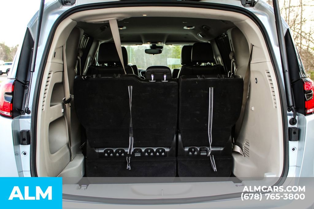 Used 2024 Chrysler Pacifica Touring-L image 24