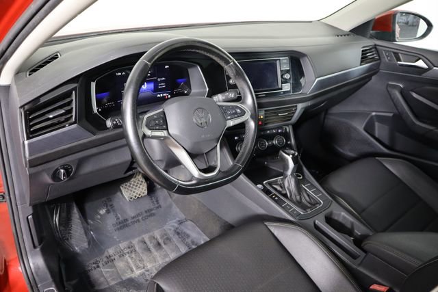 Used 2023 Volkswagen Jetta SE w/ Panoramic Sunroof Package image 28