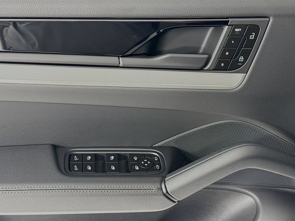 Certified 2026 Porsche Cayenne Coupe AWD/4WD image 11