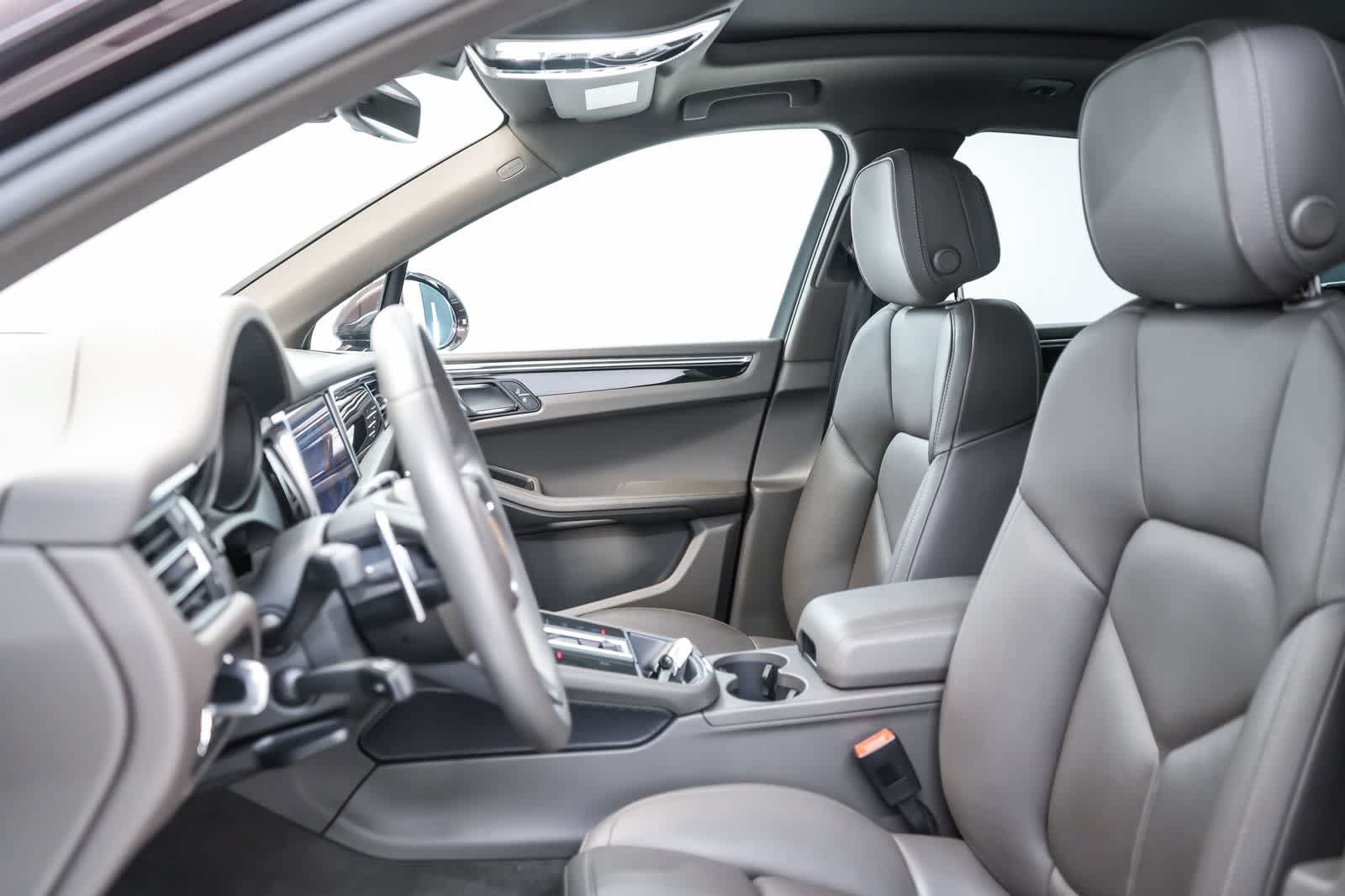 Certified 2024 Porsche Macan AWD/4WD image 22