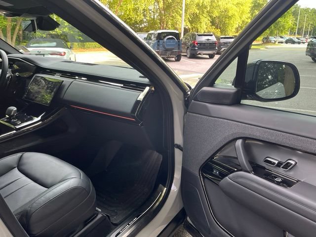 Used 2025 Land Rover Range Rover Sport Dynamic SE AWD/4WD image 10