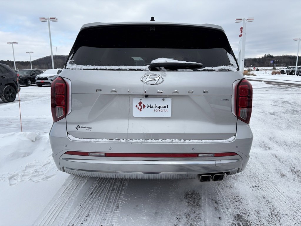 Used 2024 Hyundai Palisade Calligraphy image 3