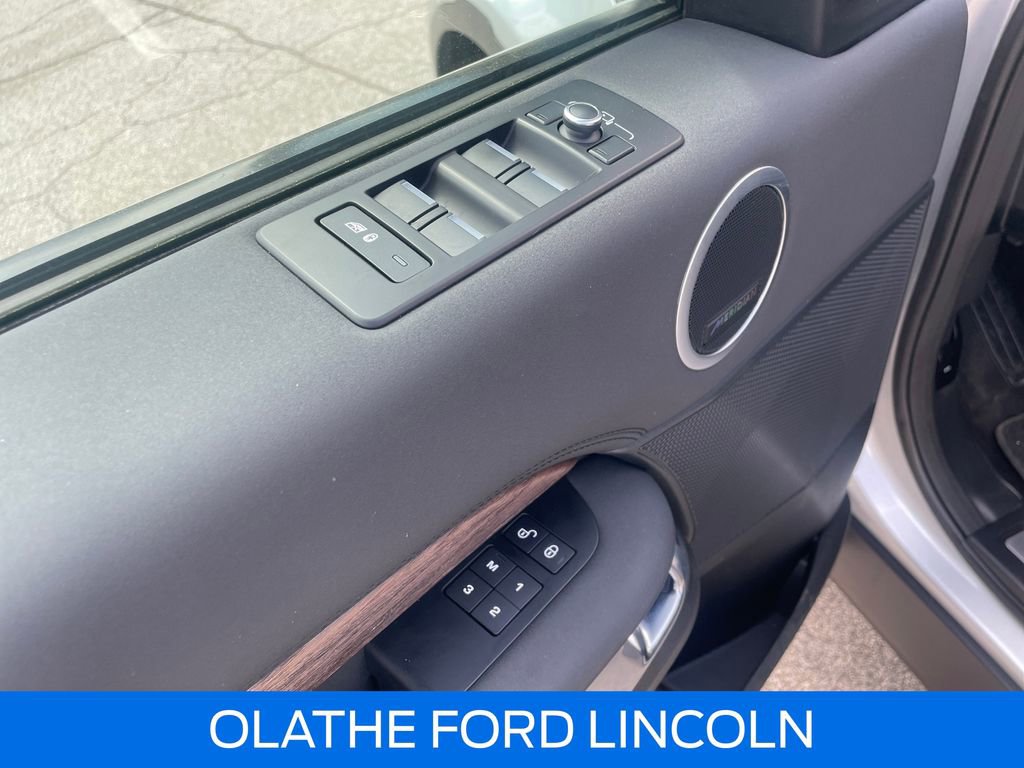 Used 2019 Land Rover Discovery HSE AWD/4WD image 12