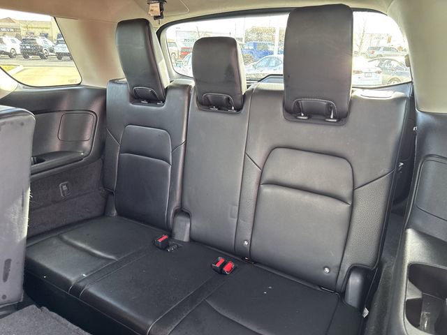 Used 2024 Nissan Pathfinder SL w/ Black Appearance Package image 17
