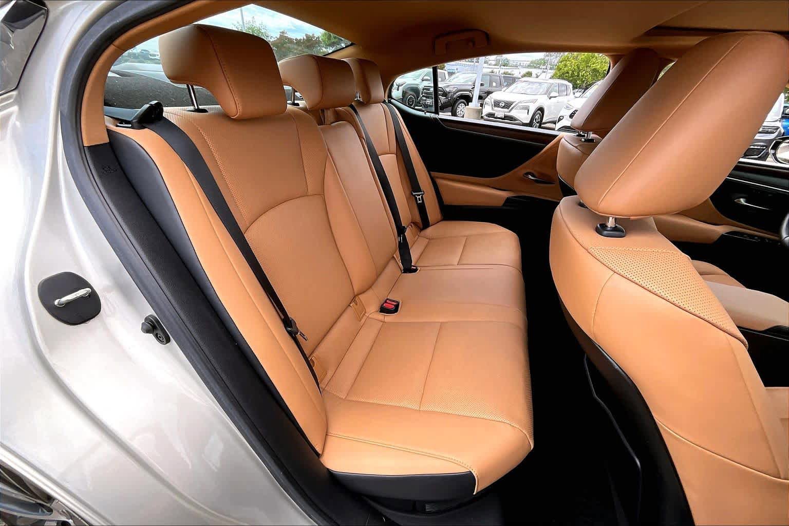 Used 2023 Lexus ES 300h w/ Premium Package FWD image 19