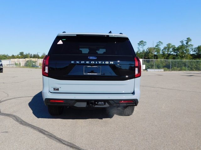 New 2025 Ford Expedition Active image 4