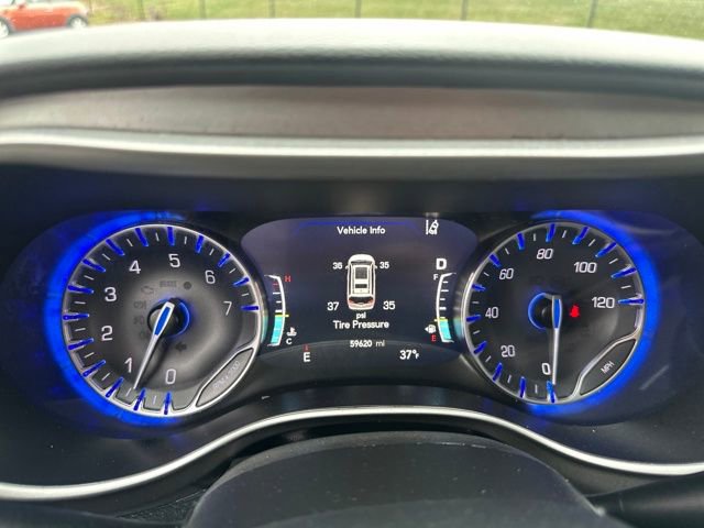 Used 2024 Chrysler Pacifica Touring-L image 35