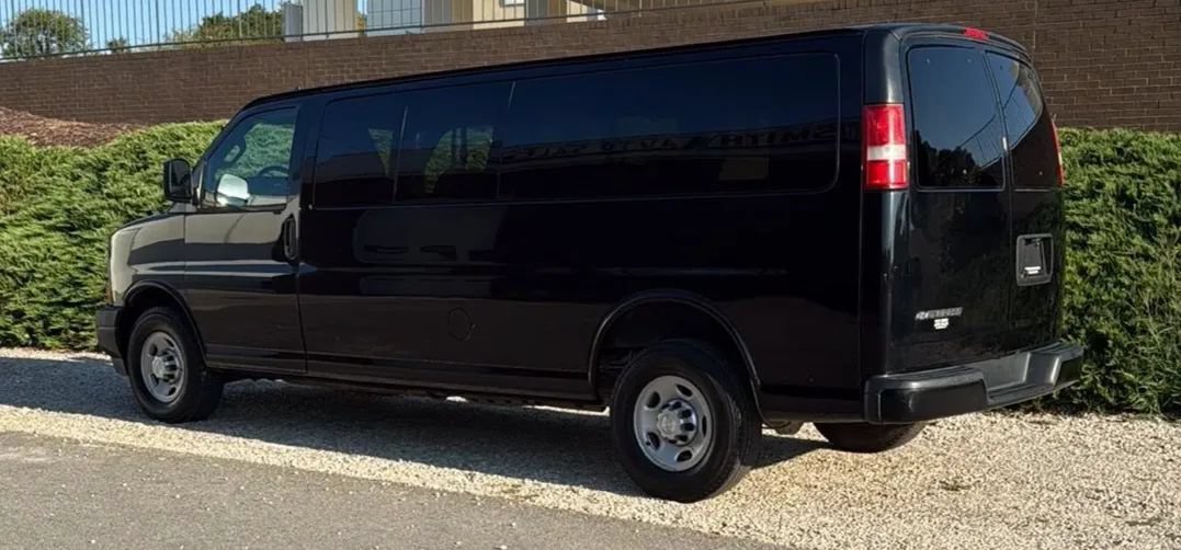 Used 2017 Chevrolet Express 3500 LS RWD image 7