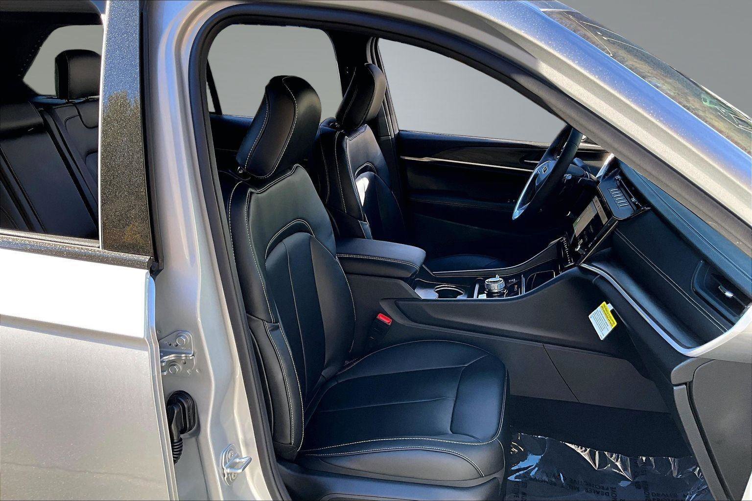 New 2026 Jeep Grand Cherokee Limited image 9