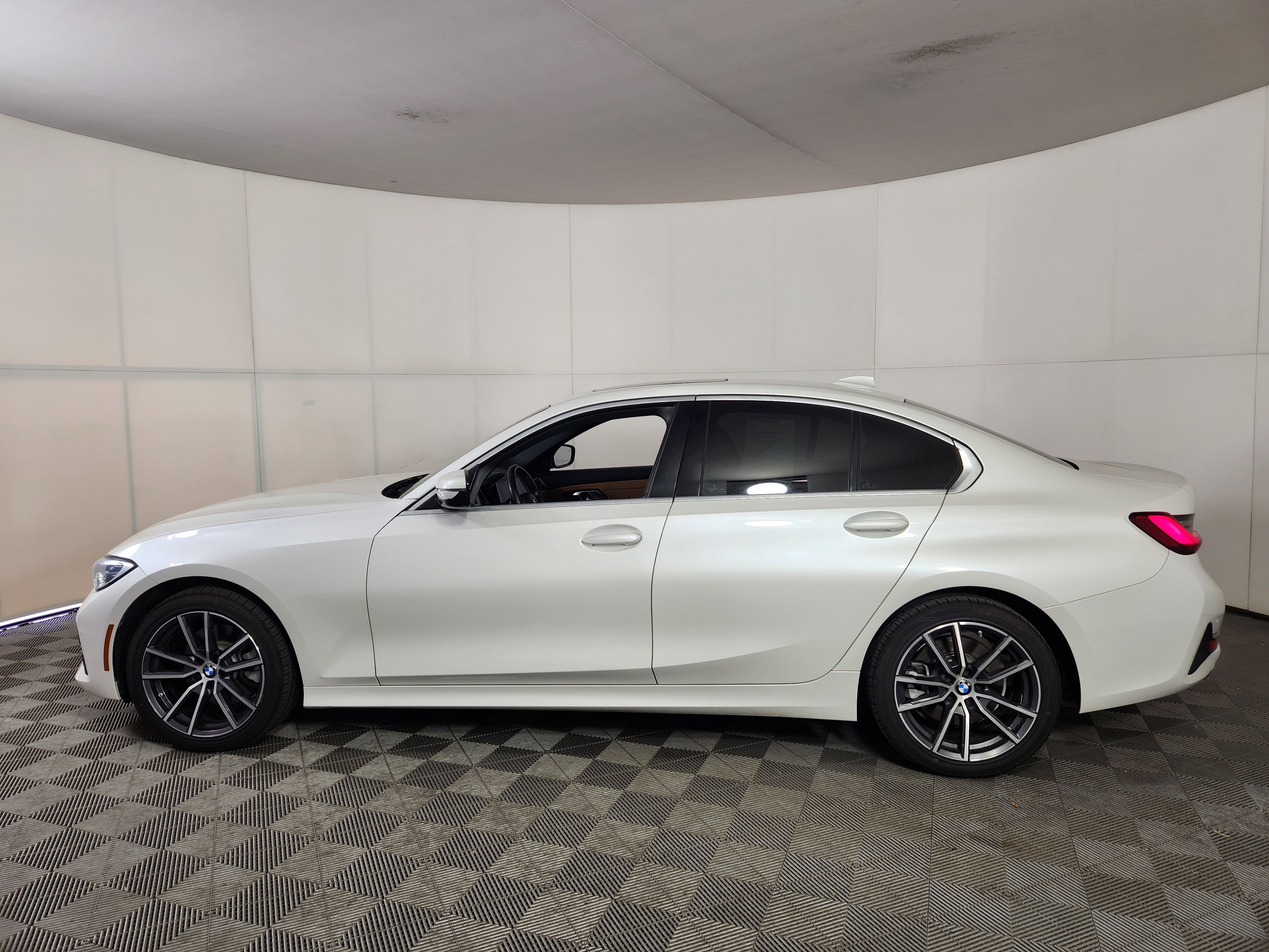 Used 2020 BMW 330i xDrive 330i xDrive w/ Convenience Package image 4