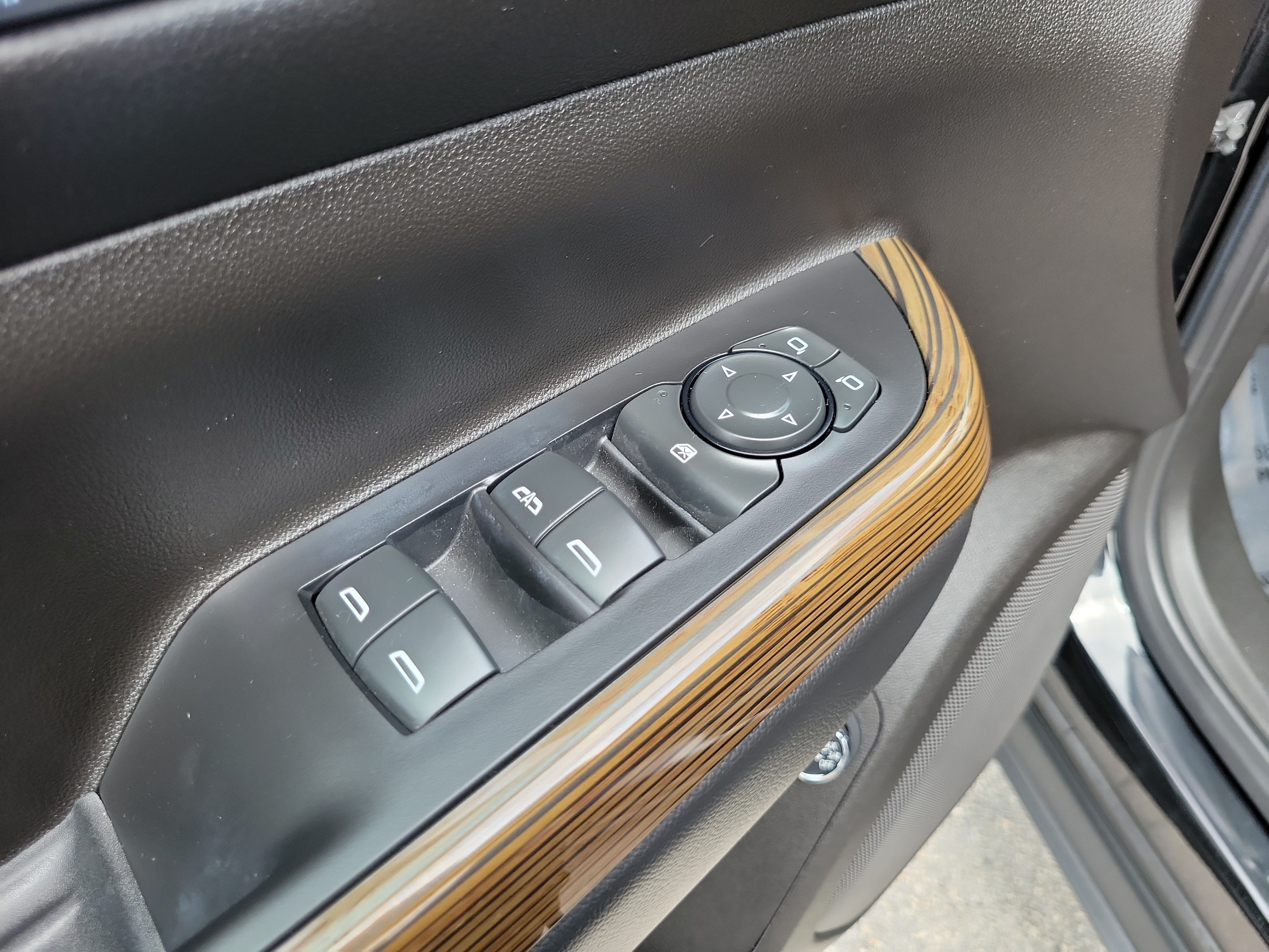 Used 2023 GMC Acadia SLE w/ Driver Convenience Package FWD image 25