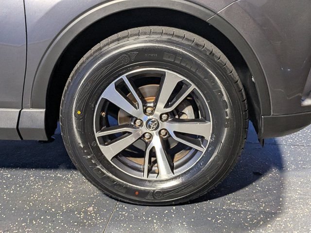 Used 2018 Toyota RAV4 XLE FWD image 12