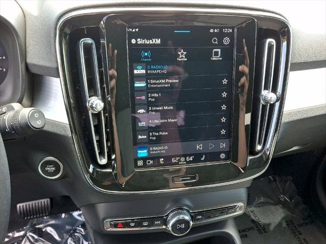 Used 2024 Volvo XC40 B5 Core AWD/4WD image 14