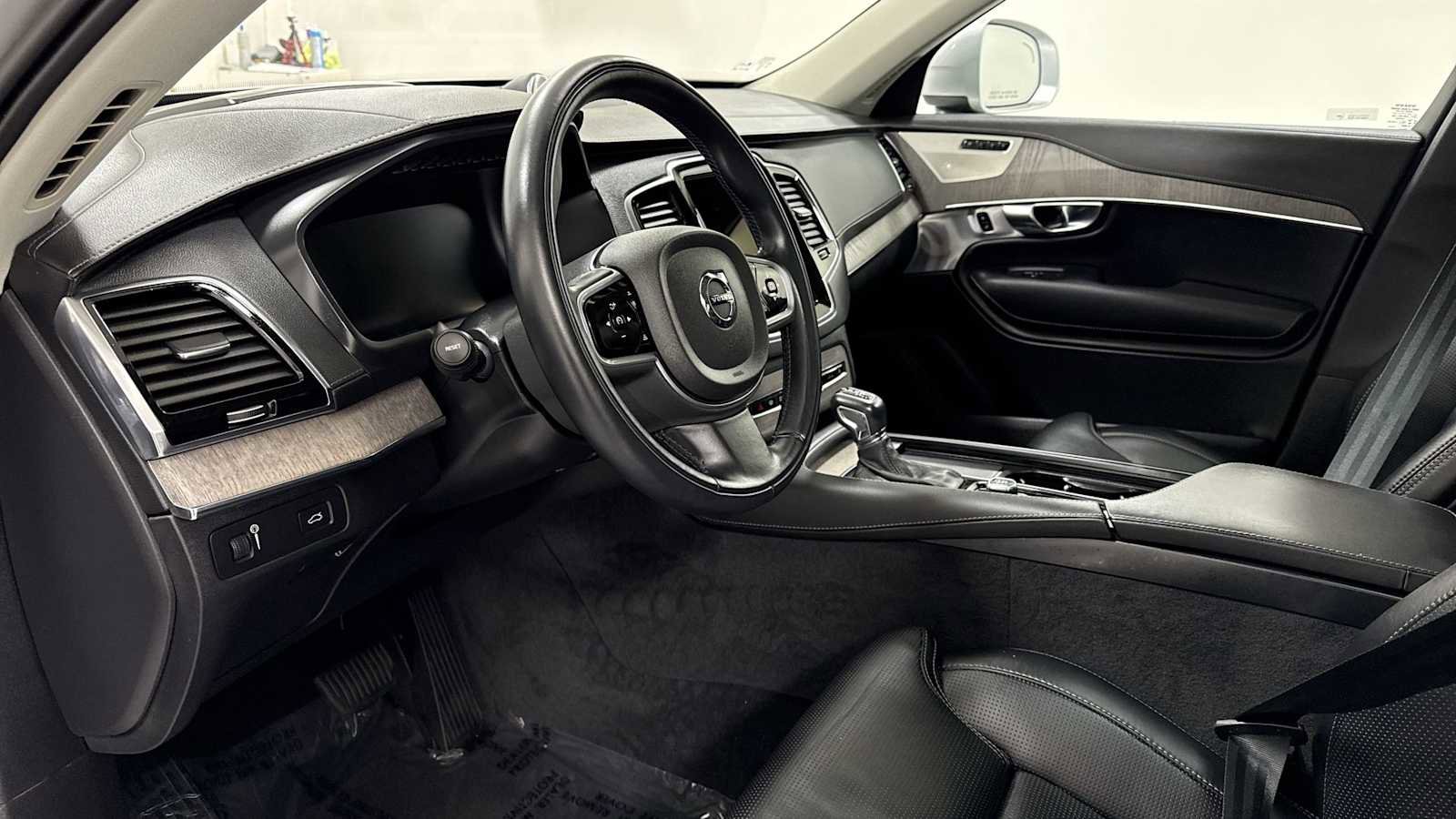 Used 2022 Volvo XC90 T6 Inscription w/ Advanced Package image 12