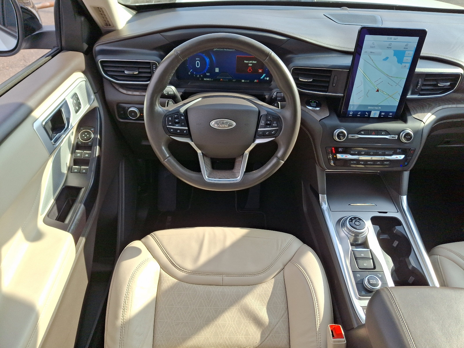 Used 2020 Ford Explorer Platinum w/ Premium Technology Package image 12