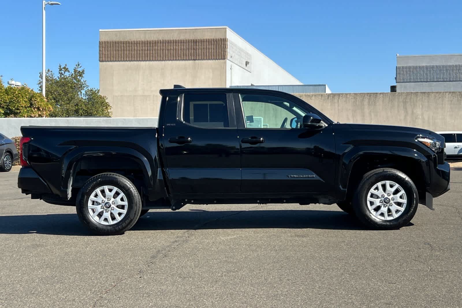 Certified 2024 Toyota Tacoma SR5 w/ SR5 Upgrade Package AWD/4WD image 6