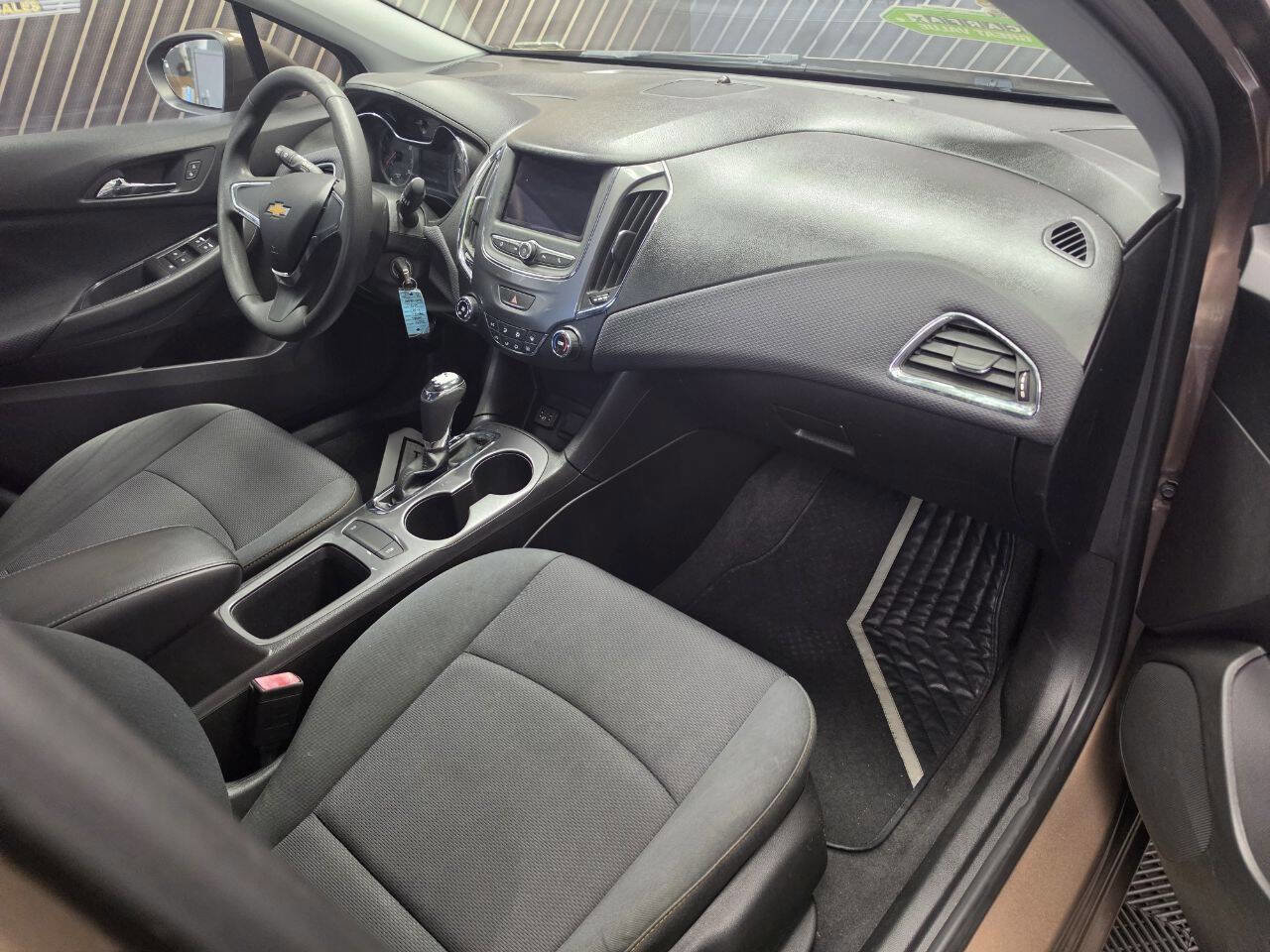Used 2019 Chevrolet Cruze LS FWD image 16