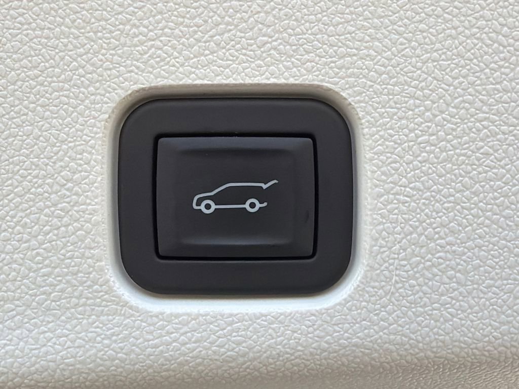 Used 2024 GMC Acadia Denali image 19