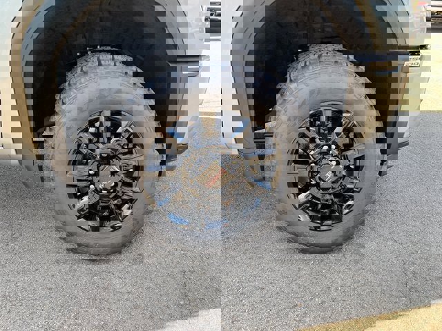 New 2025 GMC Sierra 2500 AT4 w/ AT4 Preferred Package image 5