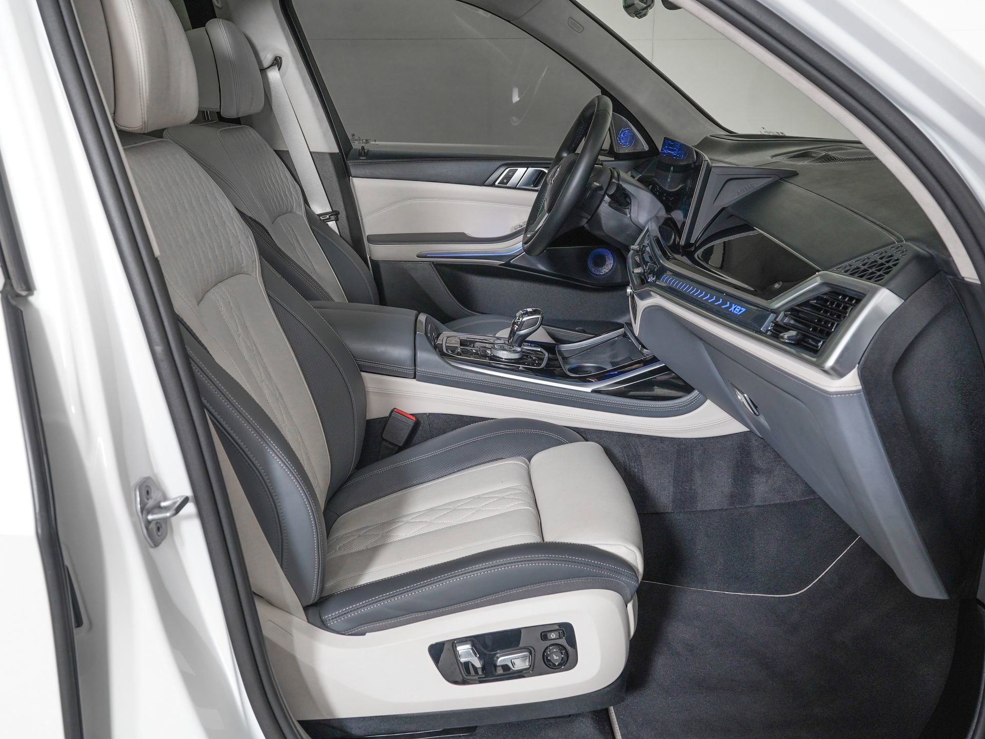 Used 2025 BMW ALPINA XB7 image 9