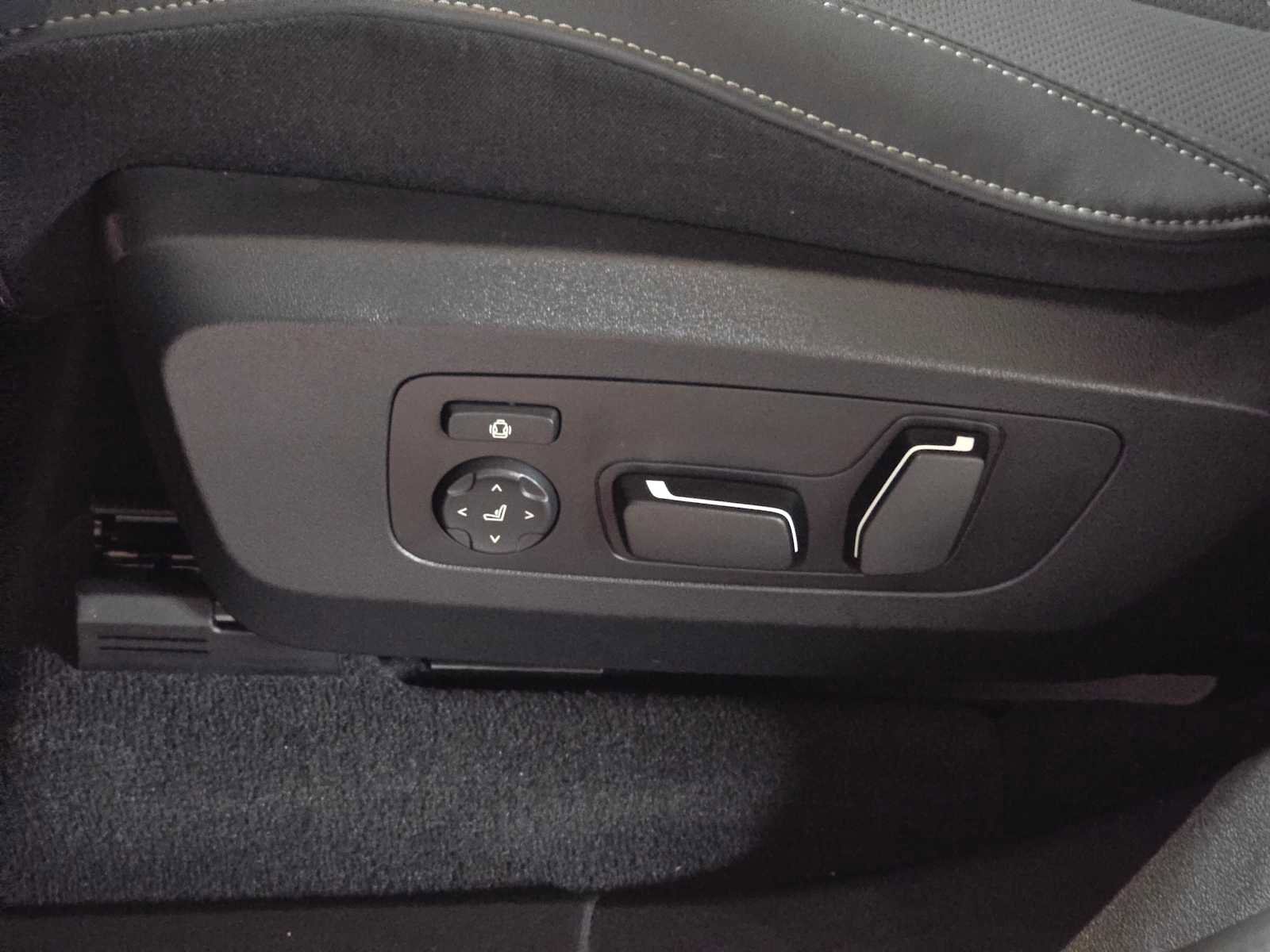 Used 2025 BMW X3 M50 w/ Premium Package image 24