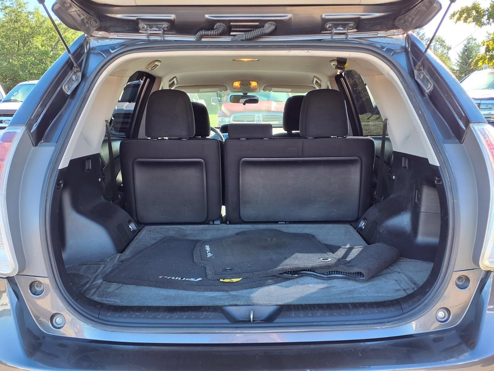 Used 2017 Toyota Prius V Three w/ Carpet Mat Package FWD image 11