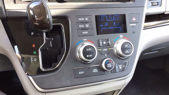 Used 2020 Toyota Sienna XLE image 26
