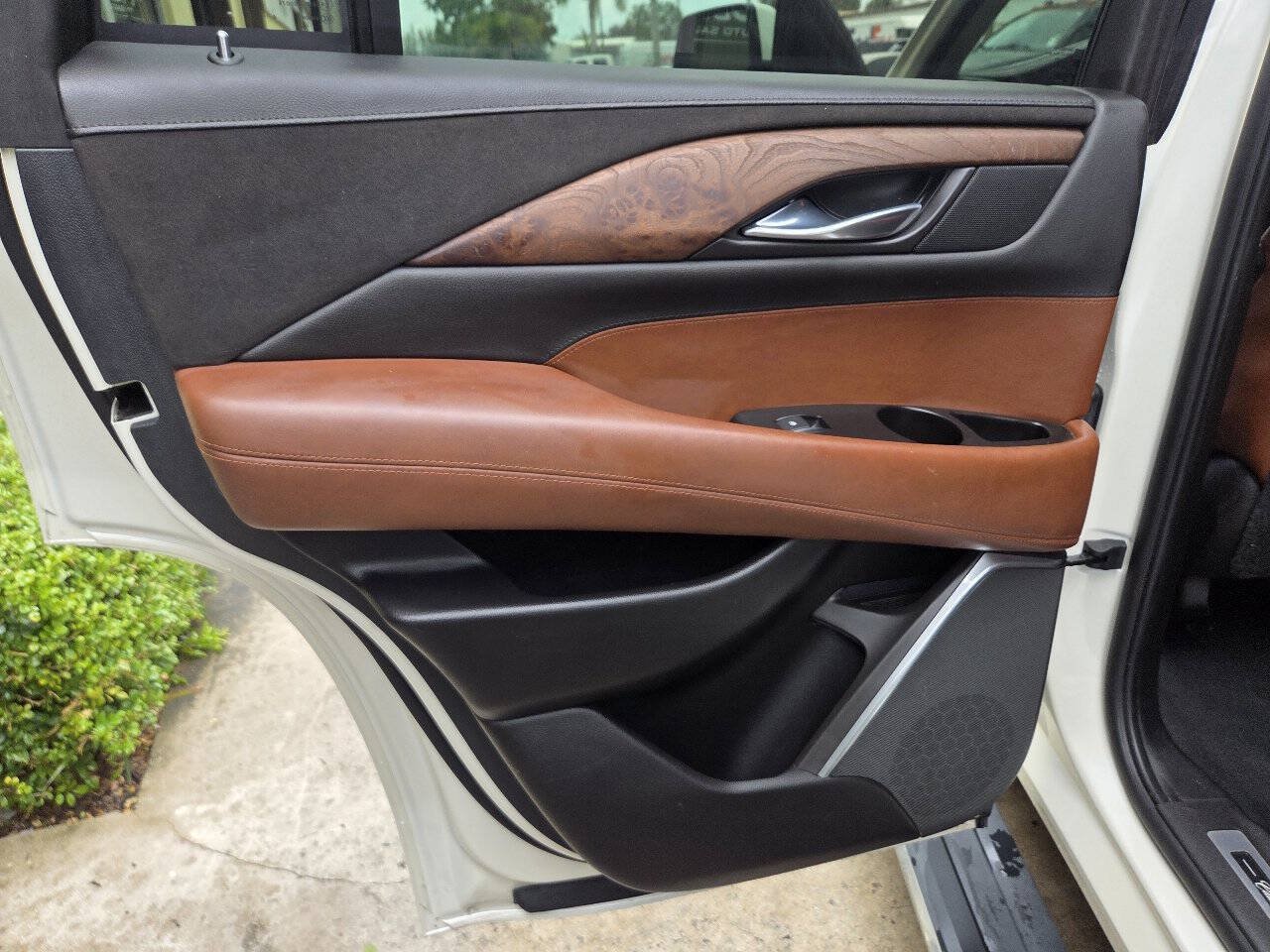Used 2015 Cadillac Escalade Premium RWD image 13