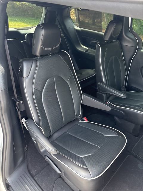 Used 2024 Chrysler Pacifica Limited w/ S Appearance Package image 27