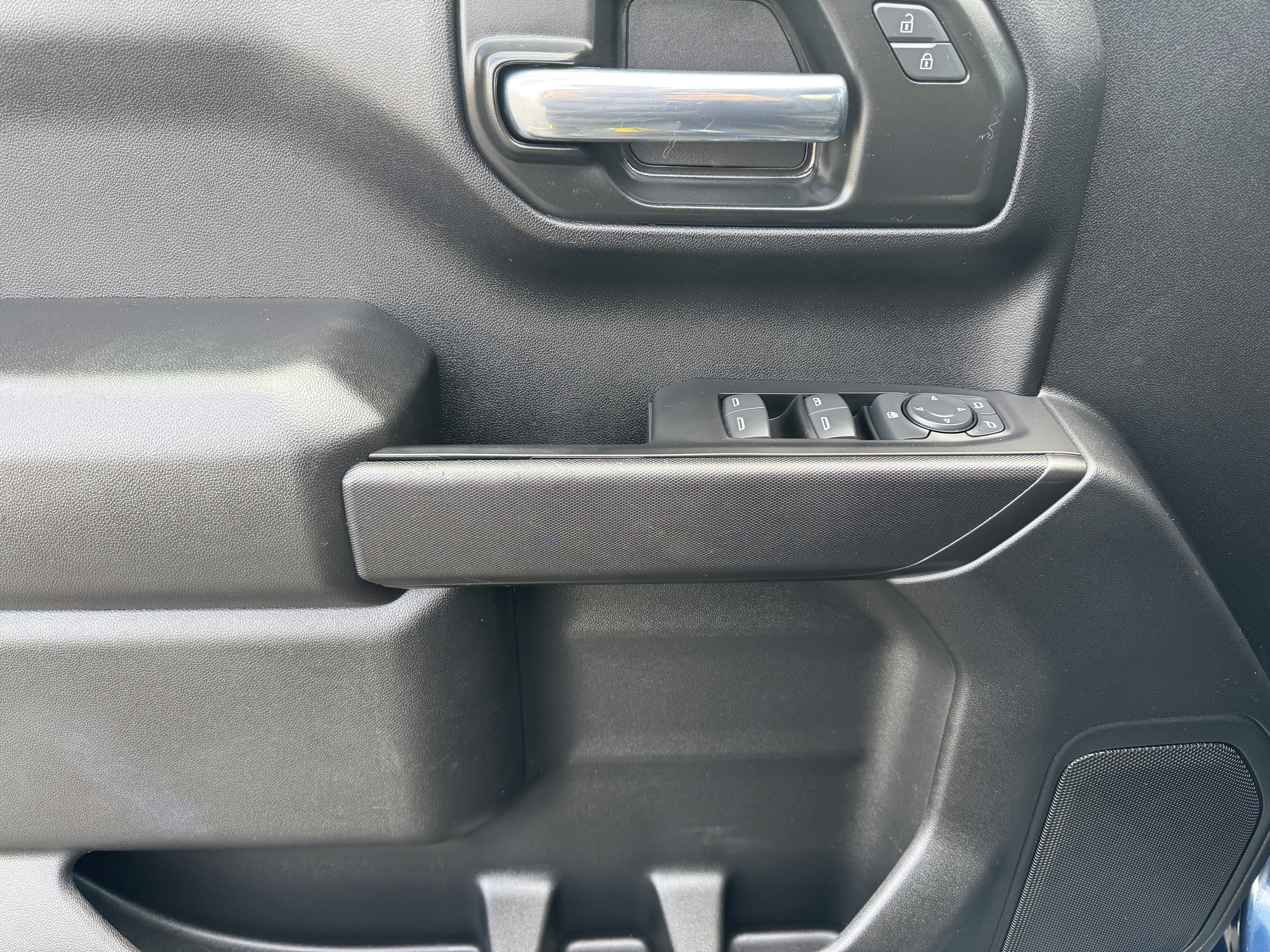 Certified 2022 Chevrolet Silverado 1500 Custom w/ LPO, Dark Essentials Package image 11