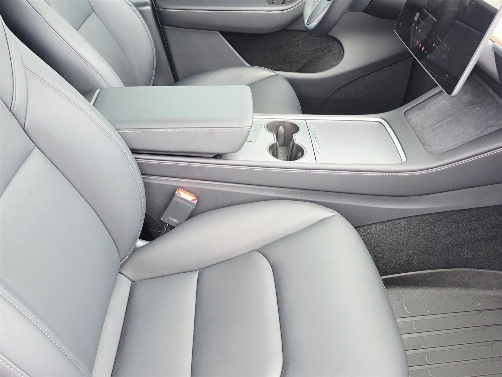 Used 2025 Tesla Model Y Long Range image 19