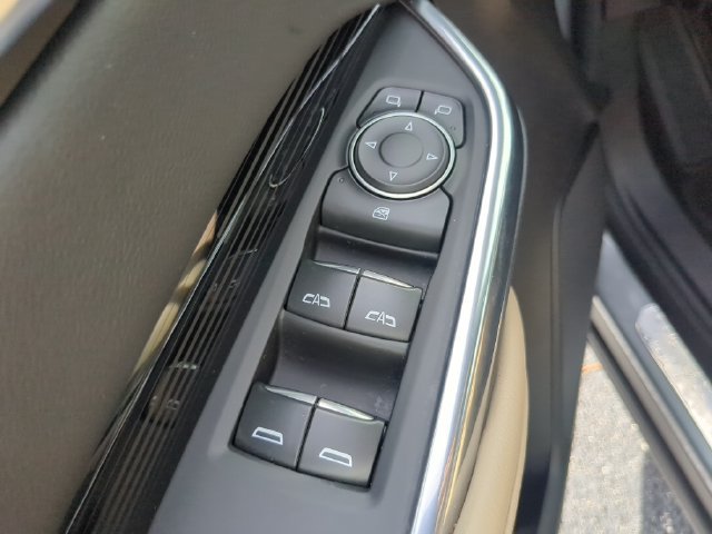 Used 2024 Cadillac XT4 Luxury w/ Cold Weather Package FWD image 21