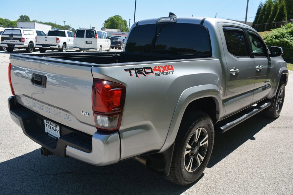 Used 2018 Toyota Tacoma TRD Sport AWD/4WD image 5