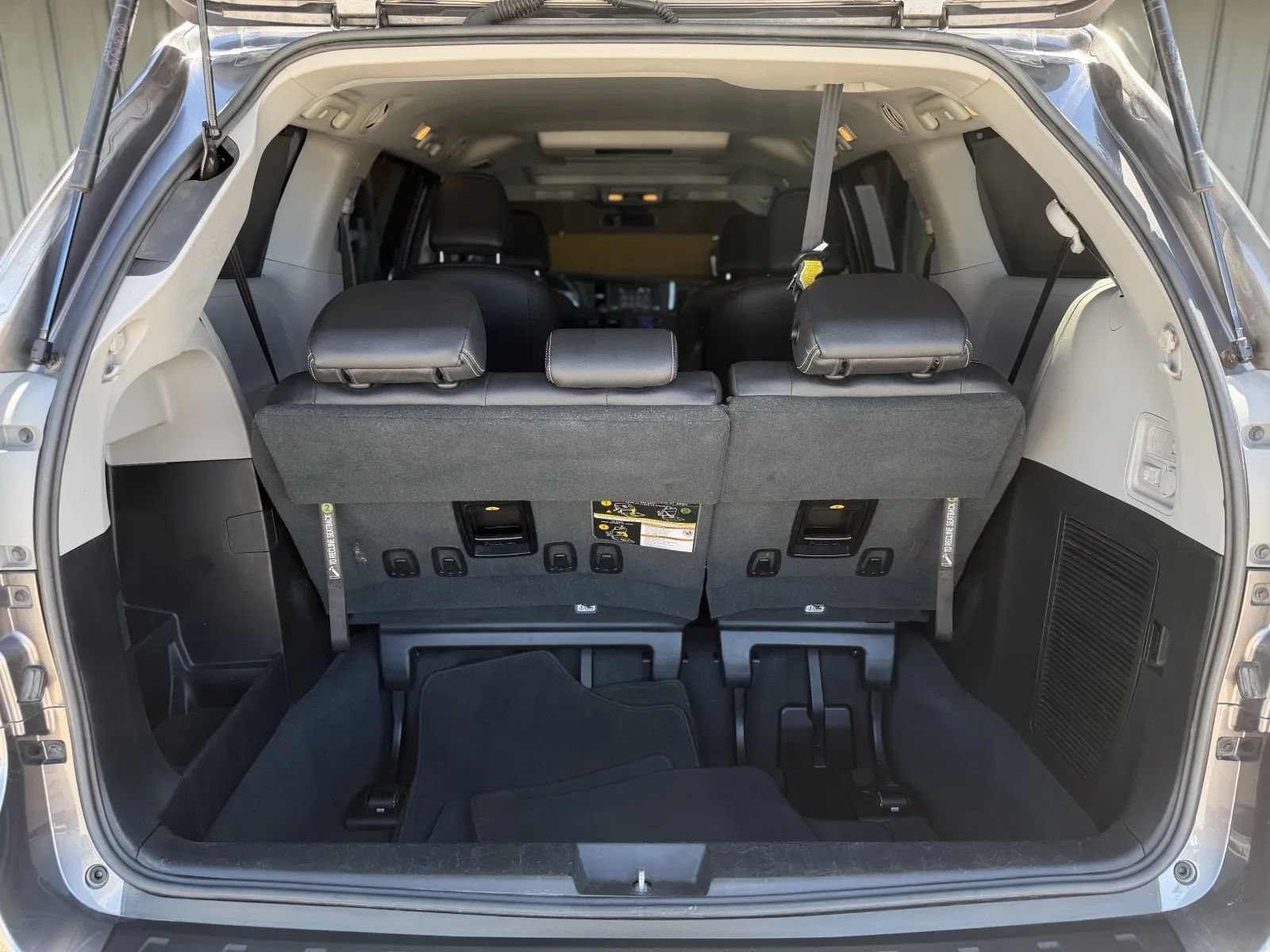 Used 2020 Toyota Sienna SE Premium AWD/4WD image 18
