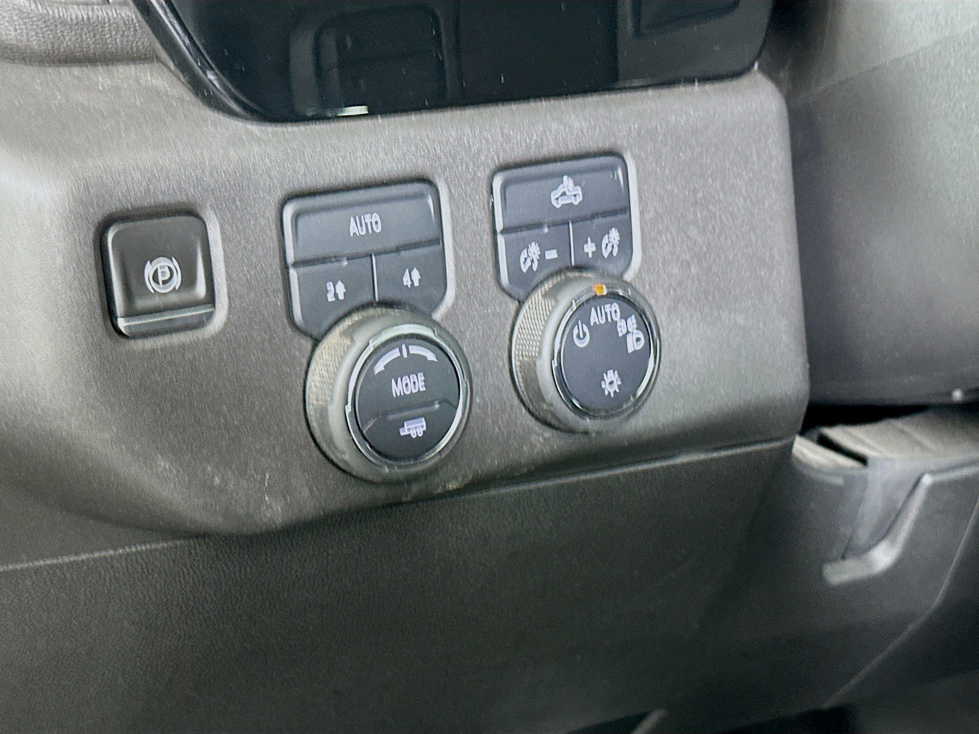 Used 2023 Chevrolet Silverado 1500 LT AWD/4WD image 16