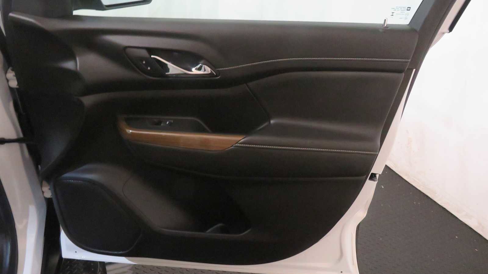 Used 2023 GMC Acadia SLE w/ Driver Convenience Package image 28