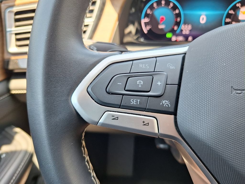 Used 2025 Volkswagen Atlas SE FWD image 17