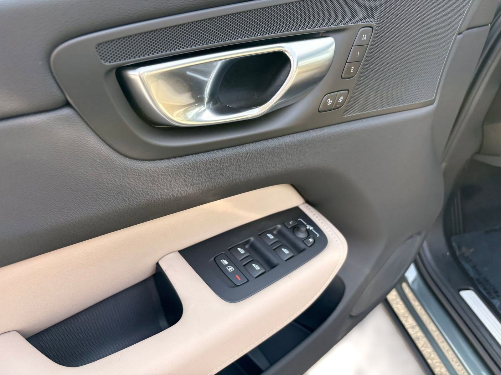 New 2026 Volvo XC60 T8 Core w/ Climate Package image 12