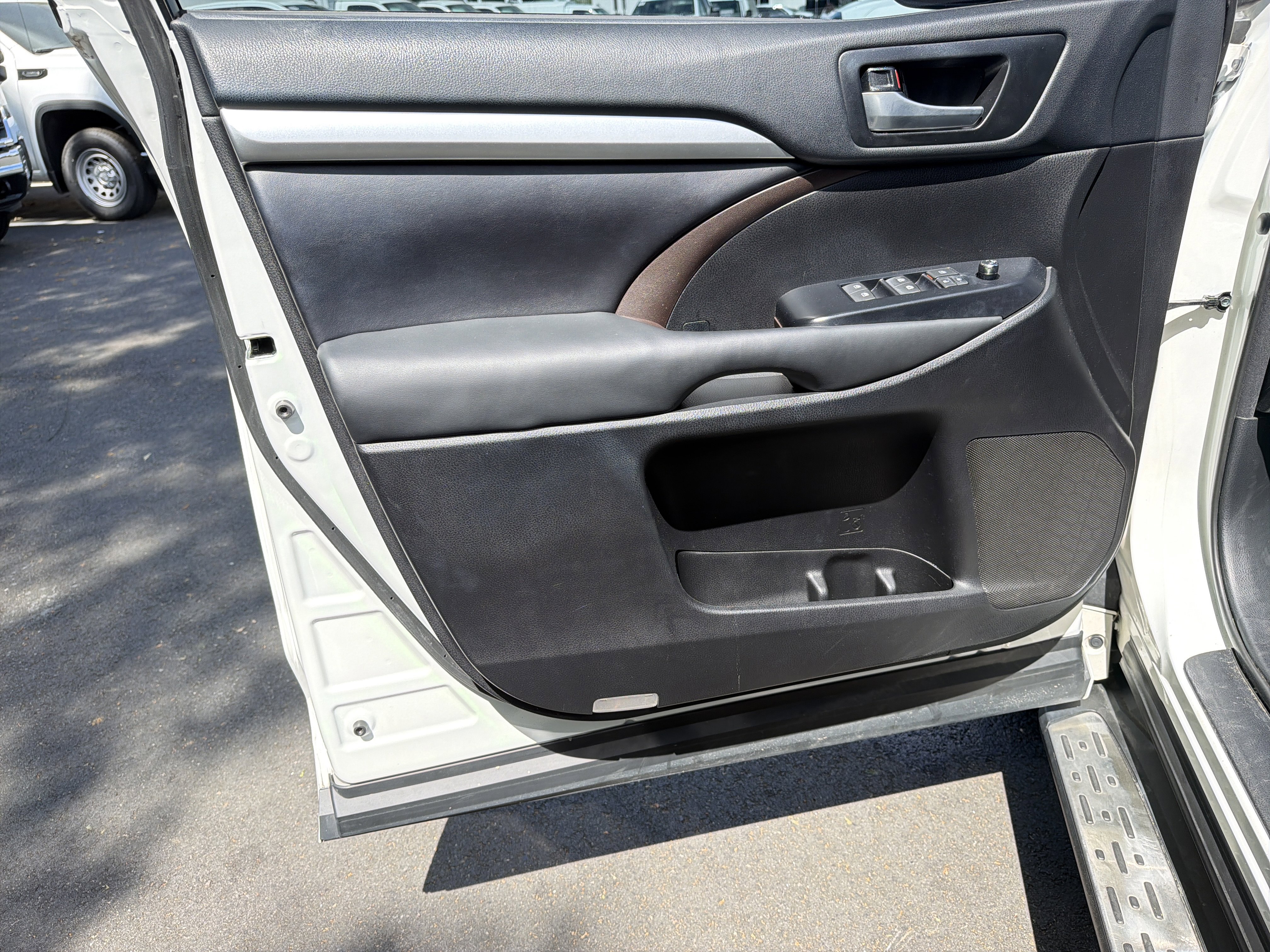 Used 2018 Toyota Highlander XLE image 14